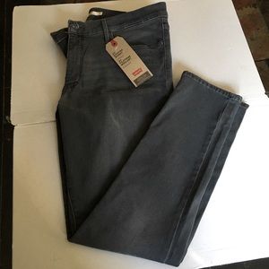 NWT - Women’s 311 Levi’s Jeans 33x30